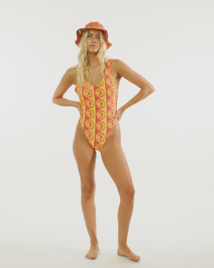 It's Now Cool - Showtime One Piece - Sunshine State en vídeo modelo